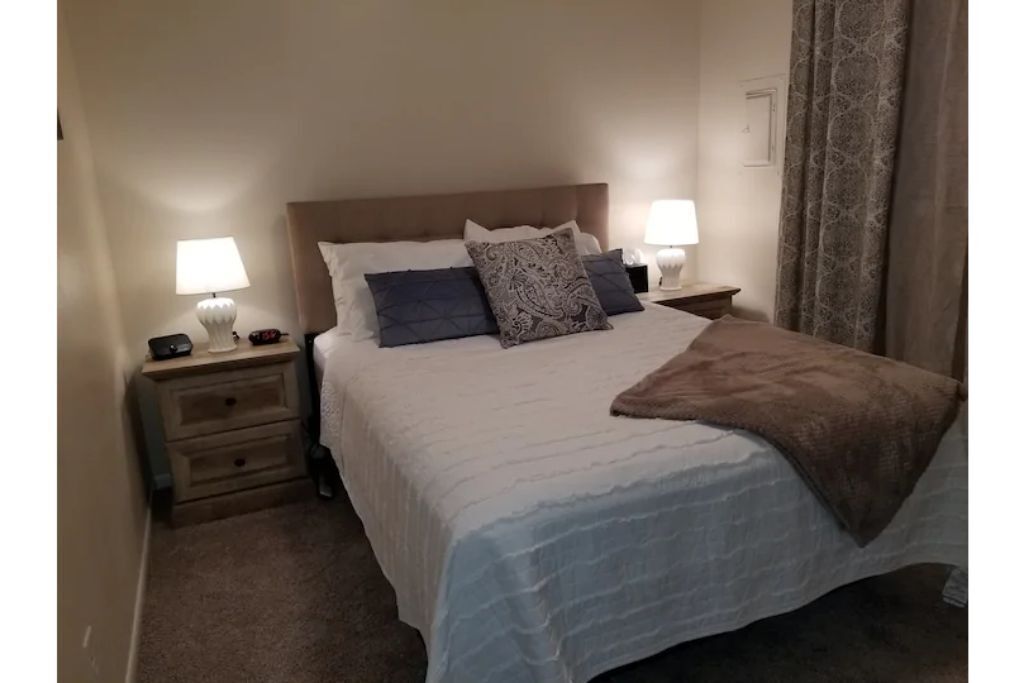 Lyle and Taylor present-Spacious Private Apt