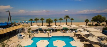 Santa Beach Hotel