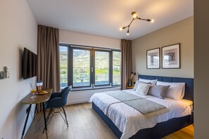 4 bedrooms, in-room safe, iron/ironing board, free WiFi