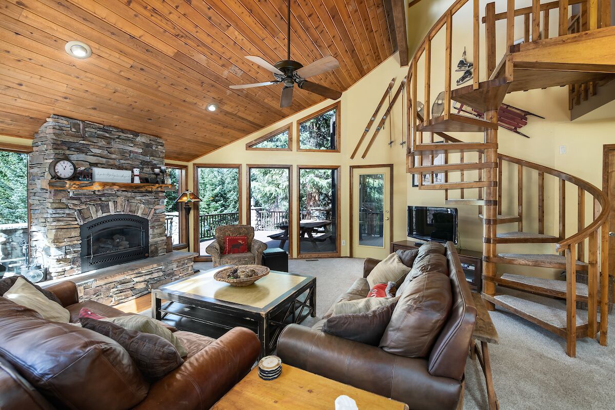 Heartstone Hideaway Home: Hot Tub, Dog Friendly