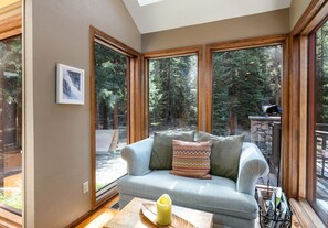 Téléviseur, foyer, lecteur de DVD