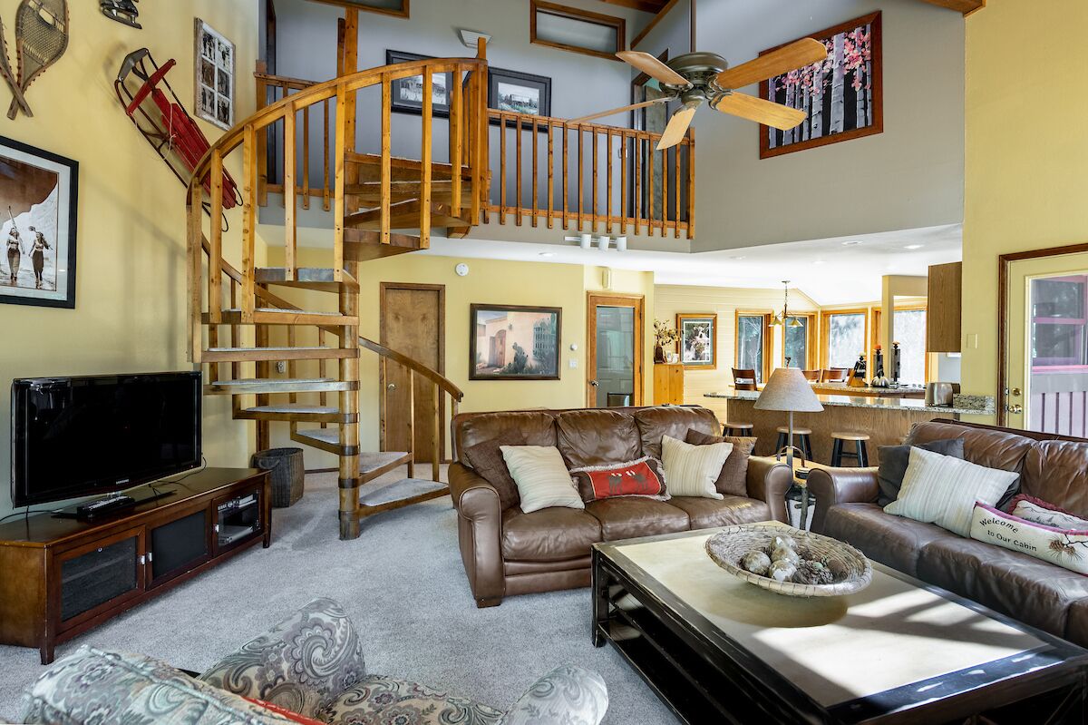 Heartstone Hideaway Home: Hot Tub, Dog Friendly