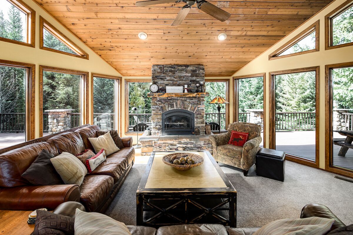 Heartstone Hideaway Home: Hot Tub, Dog Friendly