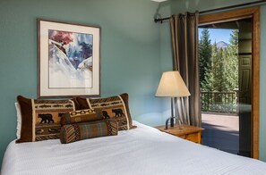 3 slaapkamers, een strijkplank/strijkijzer, wifi, beddengoed