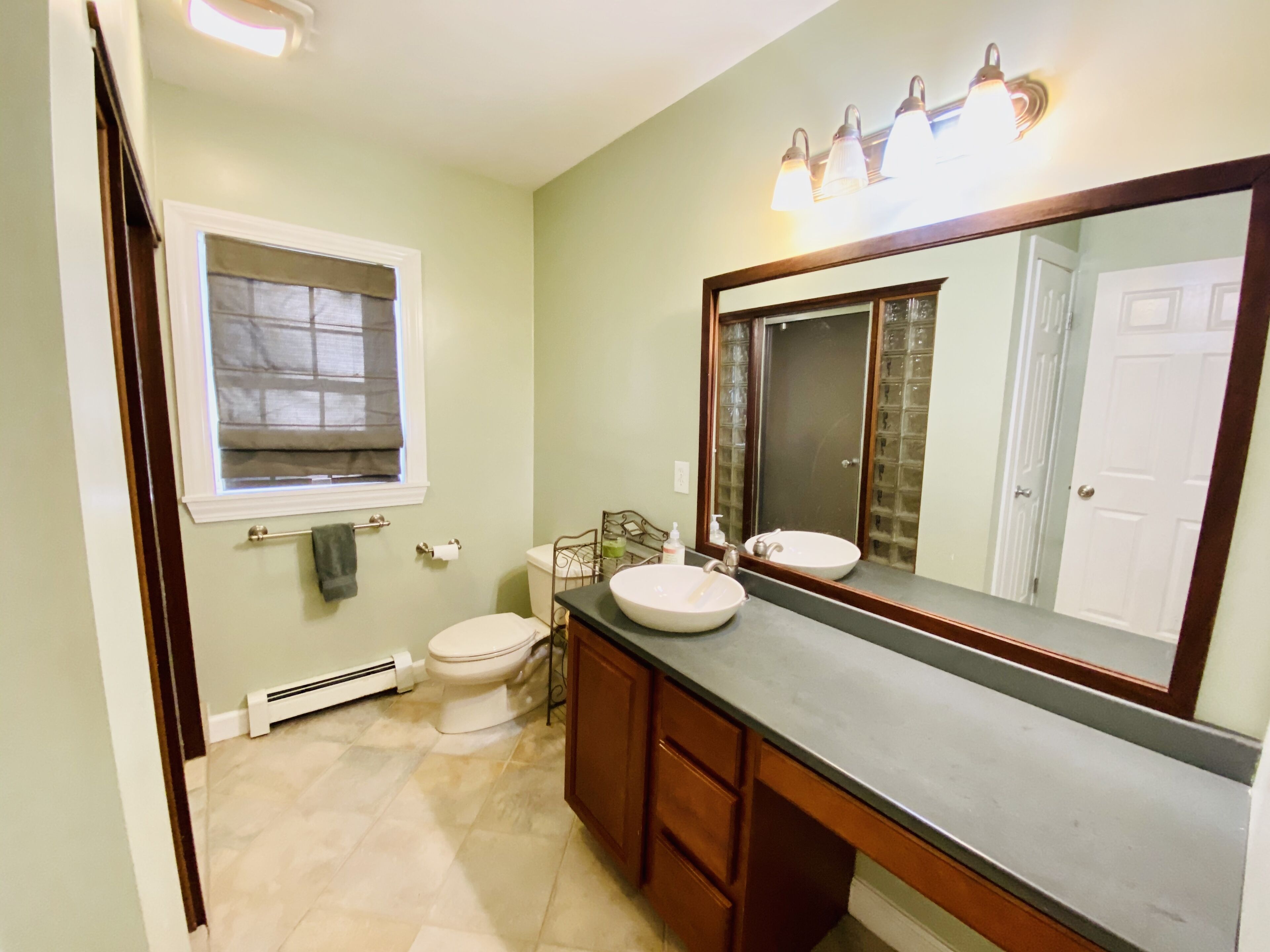 Enchanting Modern Farmhouse by the Lake