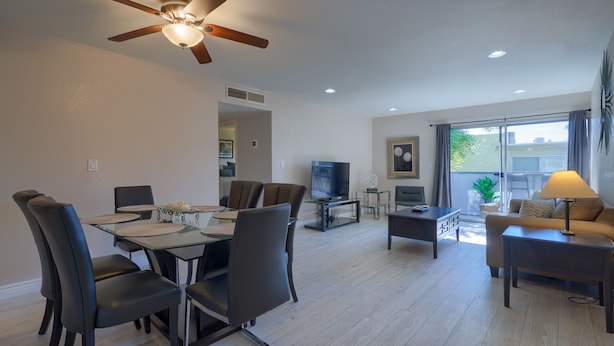 A modern living room with a dining area, a TV, and a ceiling fan. - SCOTTSDALE CONDO/OLDTOWN ACROSS STREET FROM FASHION SQUARE MALL...NEW REMODEL (Scottsdale)