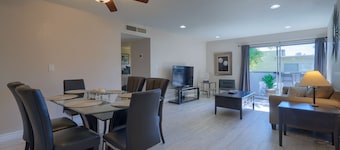 SCOTTSDALE CONDO/OLDTOWN ACROSS STREET FROM FASHION SQUARE MALL...NEW REMODEL