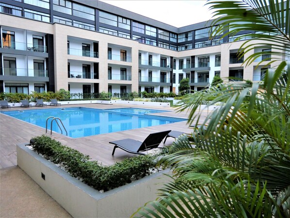 Outdoor pool, a heated pool