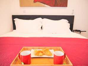 1 slaapkamer, een strijkplank/strijkijzer, wifi, beddengoed