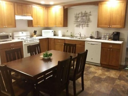 Lyle &Taylor Present -Slice of Home on the Road