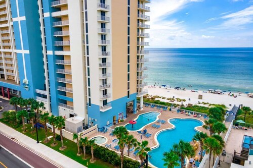 King Bedroom Condo with Bunk Room. Sleeps 6 —18th Floor Majestic Beach Resort