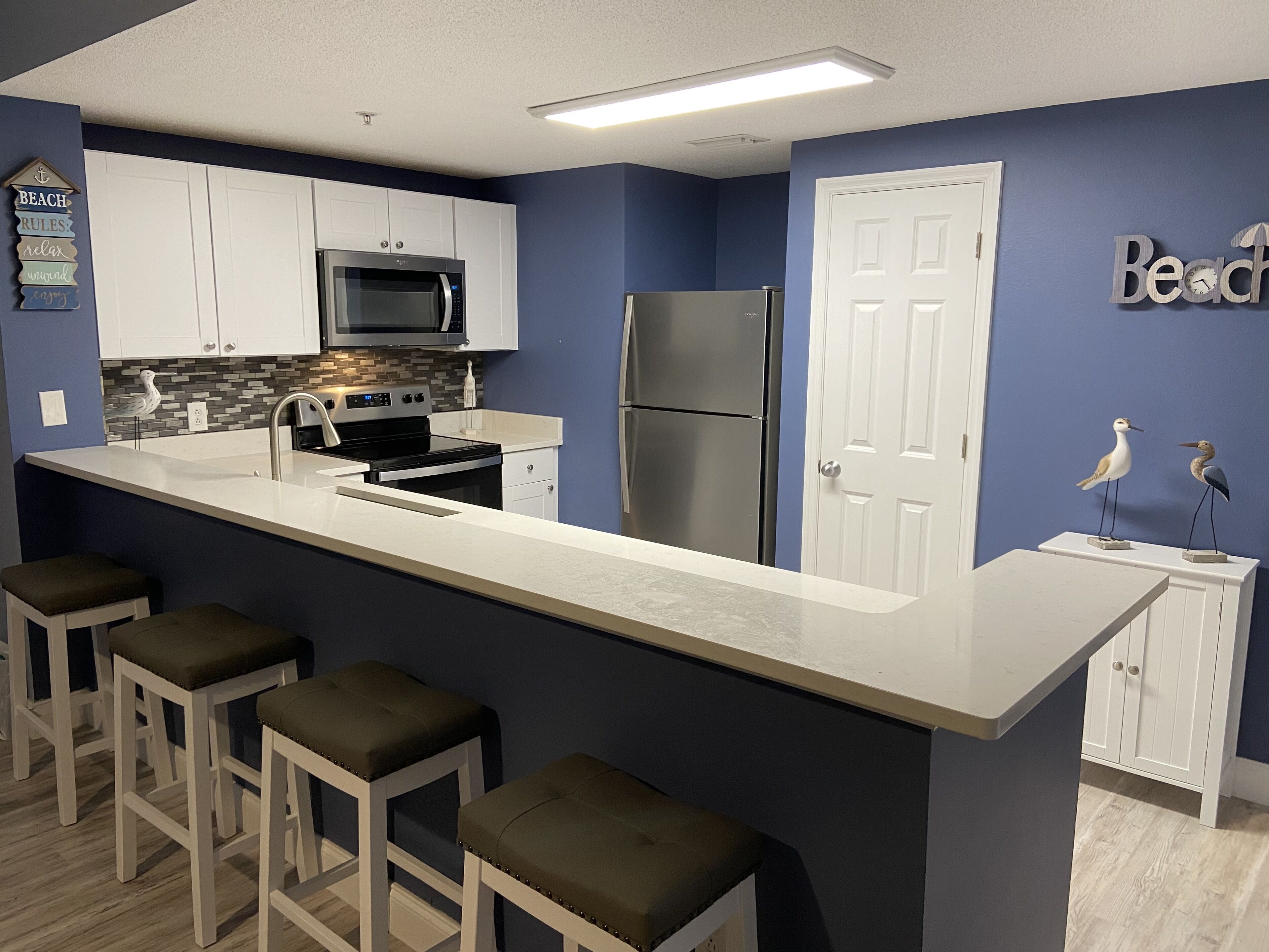 King Bedroom Condo with Bunk Room. Sleeps 6 —18th Floor NEWLY RENOVATED