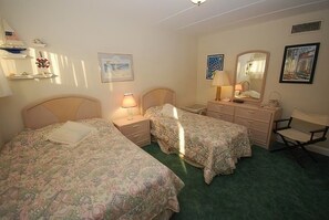 2 bedrooms - Steps to Boardwalk & Ocean! (Rehoboth Beach)