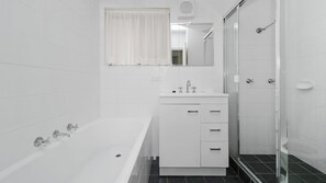 Baignoire, serviettes fournies