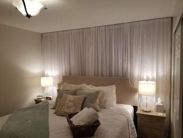 2 soverom, skrivebord, strykejern/-brett og wi-fi