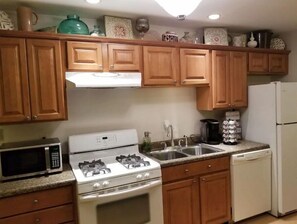 Fridge, microwave, oven, stovetop - Lyle and Taylor present- The Comfort is Amazing!! (Bourbonnais)