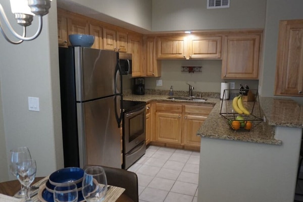 Køleskab, mikrobølgeovn, ovn, kogeplade