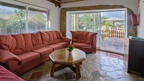 TV, fireplace, stereo