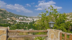 A stone railing with a view of a hillside town. - Cortijo la Era Castril by Ruralidays (Granada)