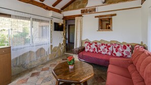 TV, fireplace, stereo