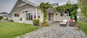 Family Home on Lake Chelan with Mtn + Lake View!