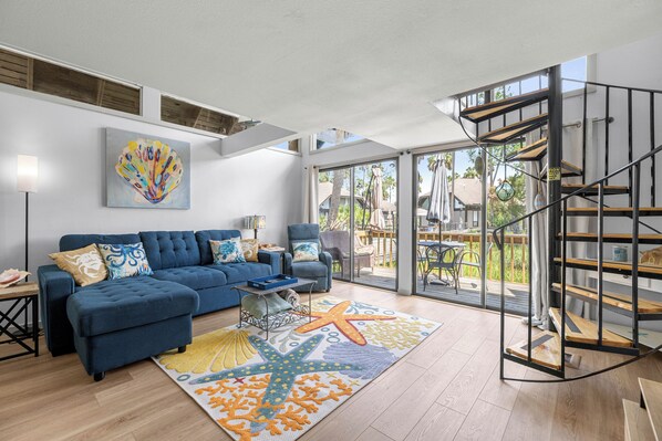 Smart TV, books, stereo