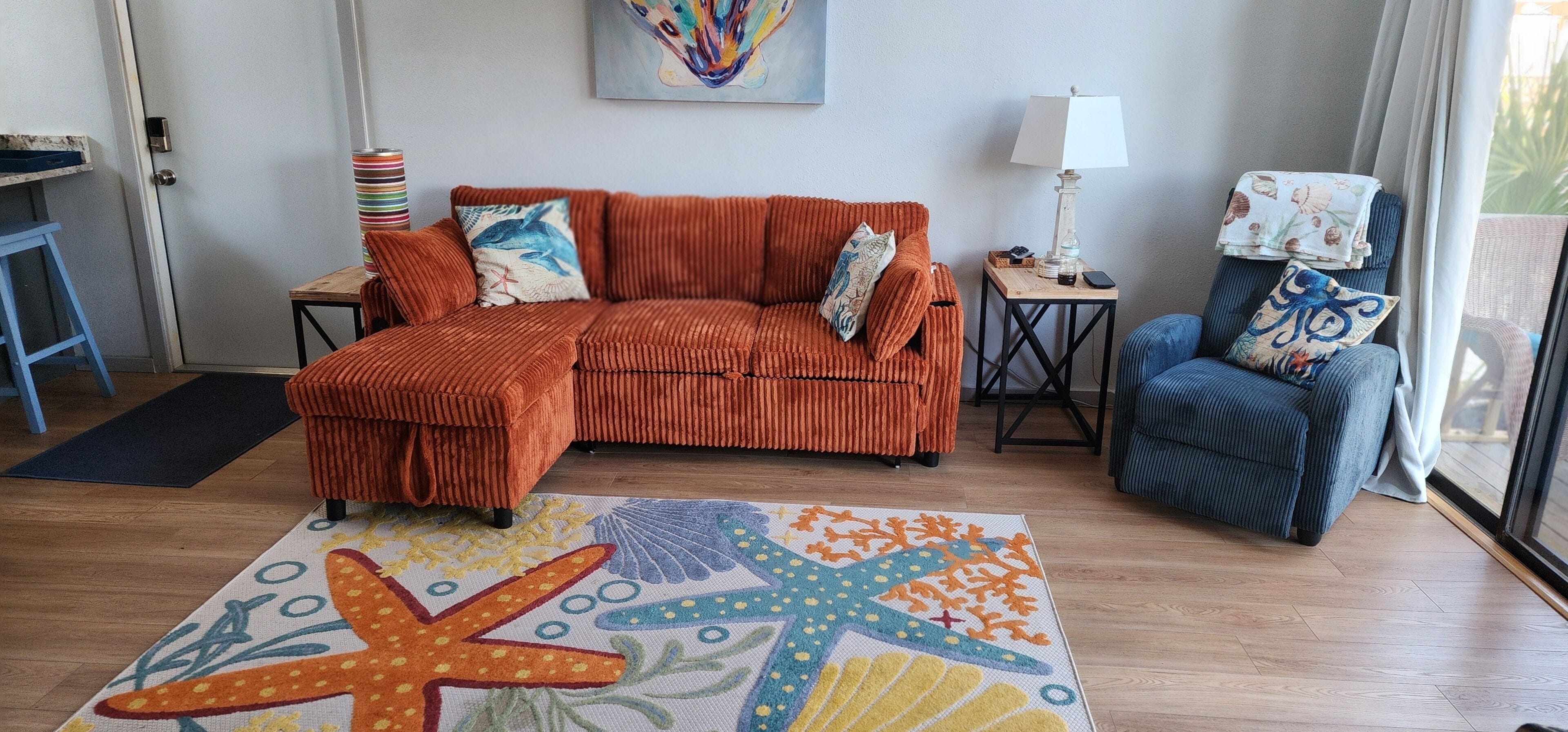 Smart TV, books, stereo