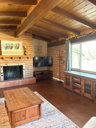 Quiet 3 acre Ranch Home with incredible mountain views!!