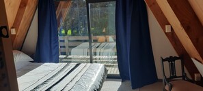 5 bedrooms, travel cot, free WiFi