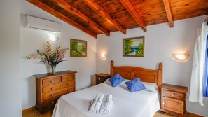 1 slaapkamer, een strijkplank/strijkijzer, reisbedje, wifi