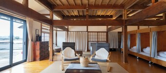 夕陽の南アルプスを見ながら古民家でリラックス。富士山、松本方面に好アクセス。
宿場町韮崎の「1日1組限定の貸別荘」。4名様まで同一料金。