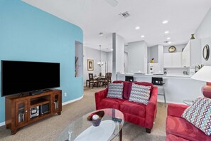 TV - Spacious 2 Bed Bahama Bay Resort Condo Near Disney (Davenport)