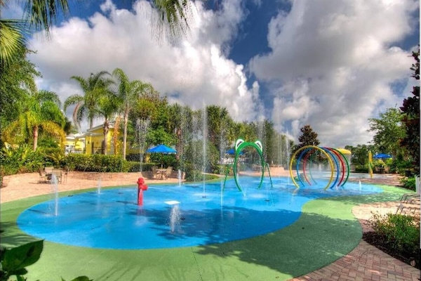 Kids splash zone