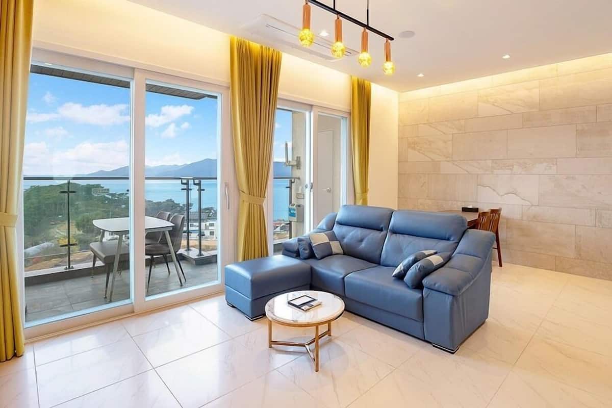 2 bedrooms, individually decorated, individually furnished, free WiFi