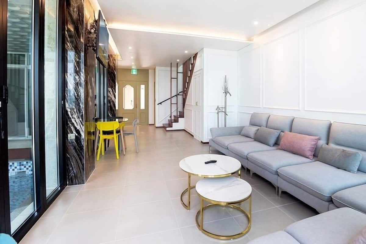 2 bedrooms, individually decorated, individually furnished, free WiFi