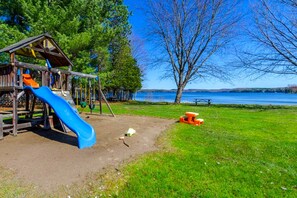 Children's area - The Triple Round House, In The Heart Of Hidden Valley Ski Hill & Peninsula Lake (Huntsville)