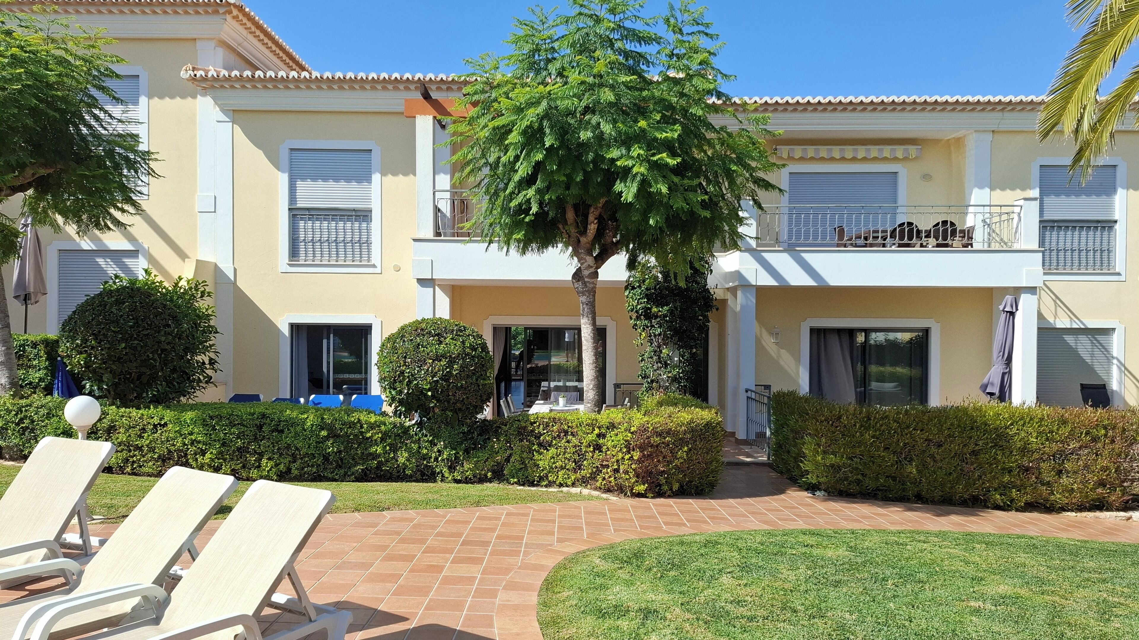 Large terrace with direct access to the pool.