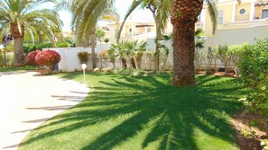 Property grounds - 8 min walk to beach !! 2BR/2BA Apartment, pool, aircon, wifi, secure parking. (LAGOS)