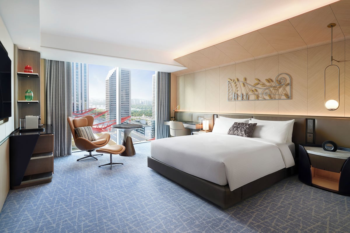 DELUXE Panorama View King - 41sm | City view