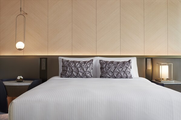 Down duvets, minibar, in-room safe, desk - Fairmont Ambassador Seoul (Seoul)