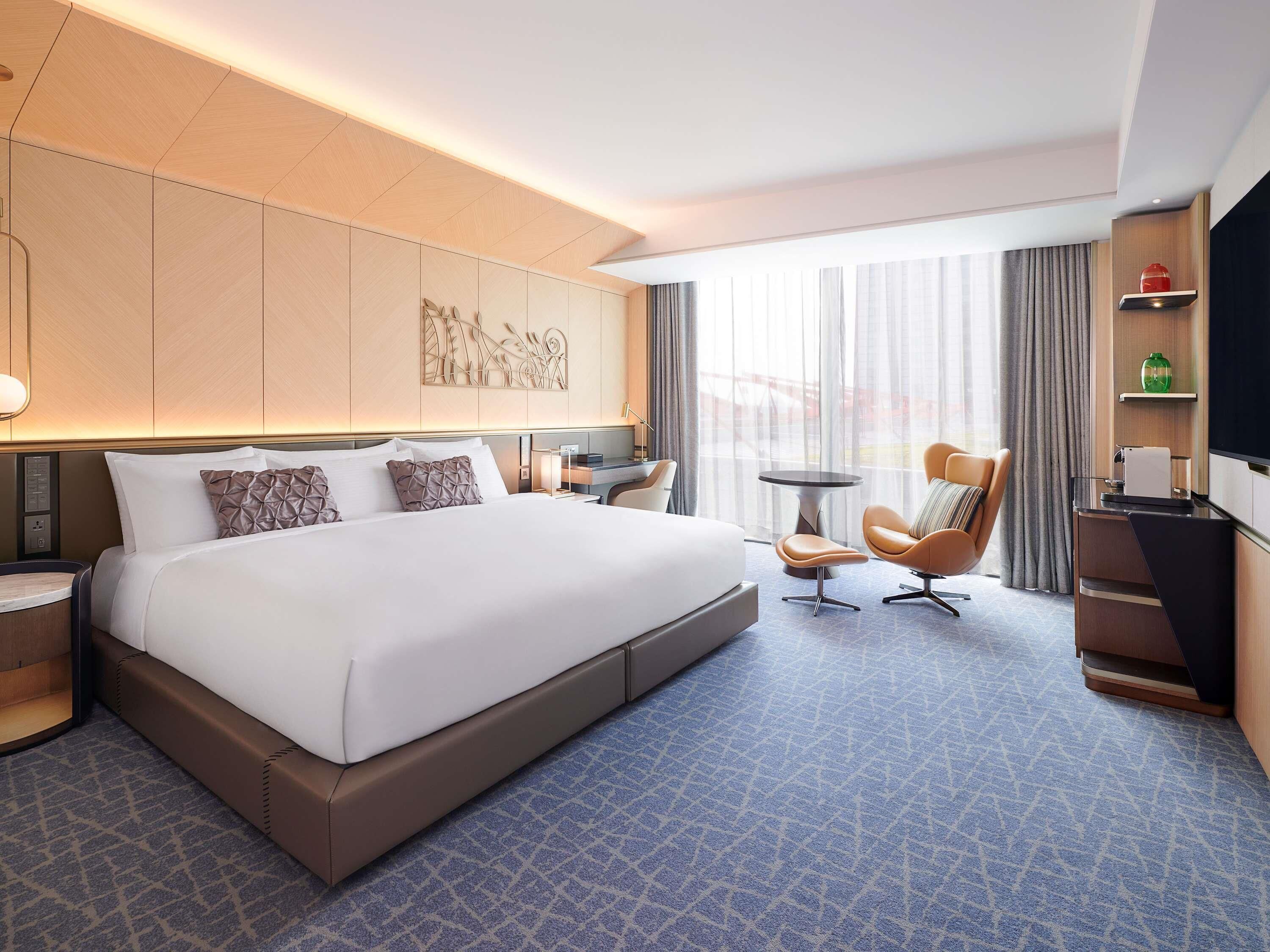 FAIRMONT Hollywood King - 41sm | Dundyner, minibar, pengeskab på værelset, skrivebord