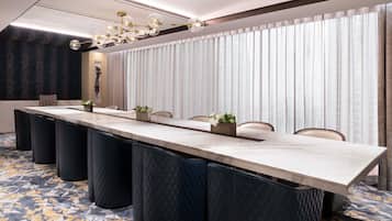 Daunenbettdecken, Minibar, Zimmersafe, Schreibtisch