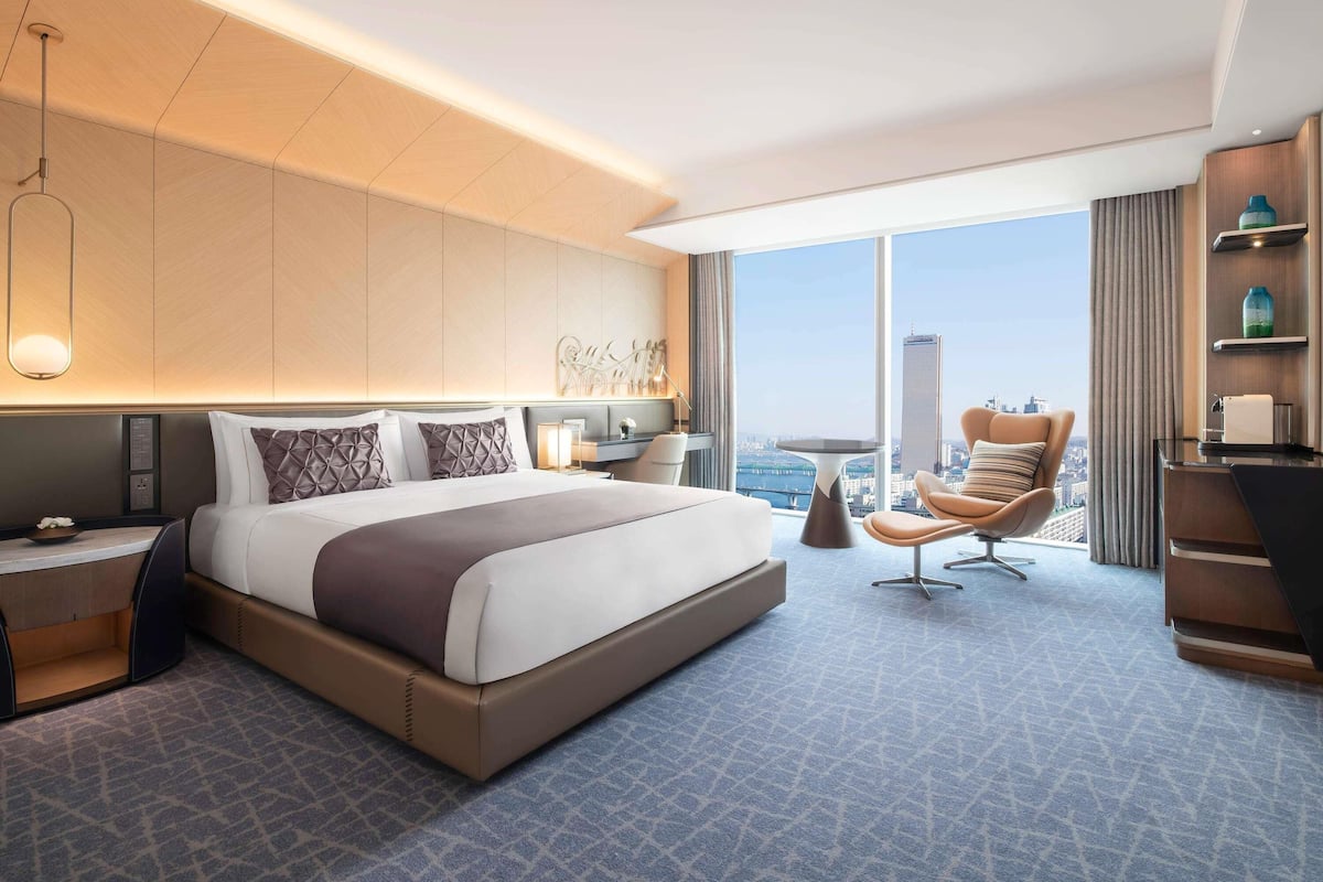 FAIRMONT GOLD King - 41sm | Edredón, minibar, caja de seguridad en la habitación y escritorio