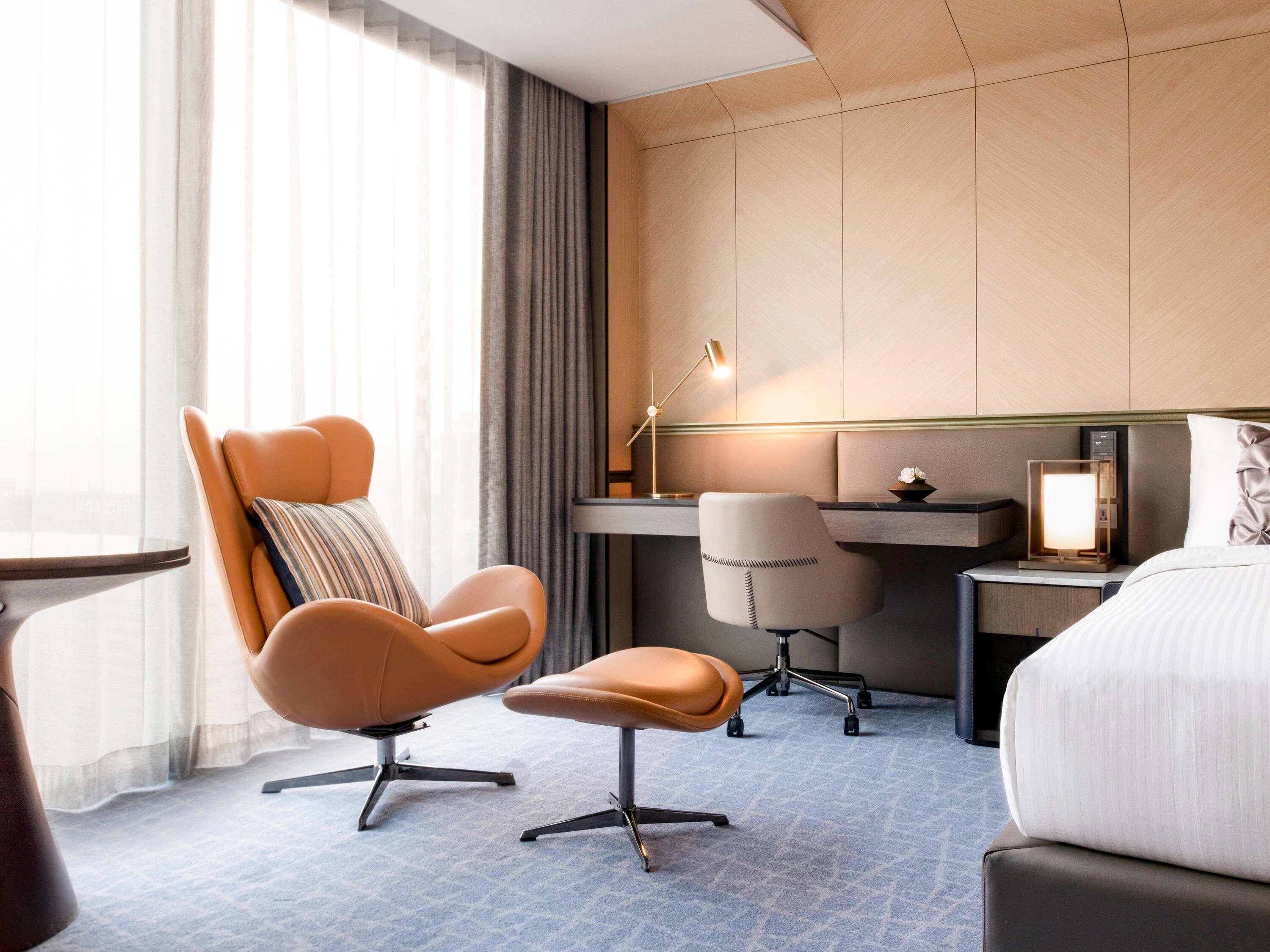 Dundyner, minibar, safe på rommet og skrivebord