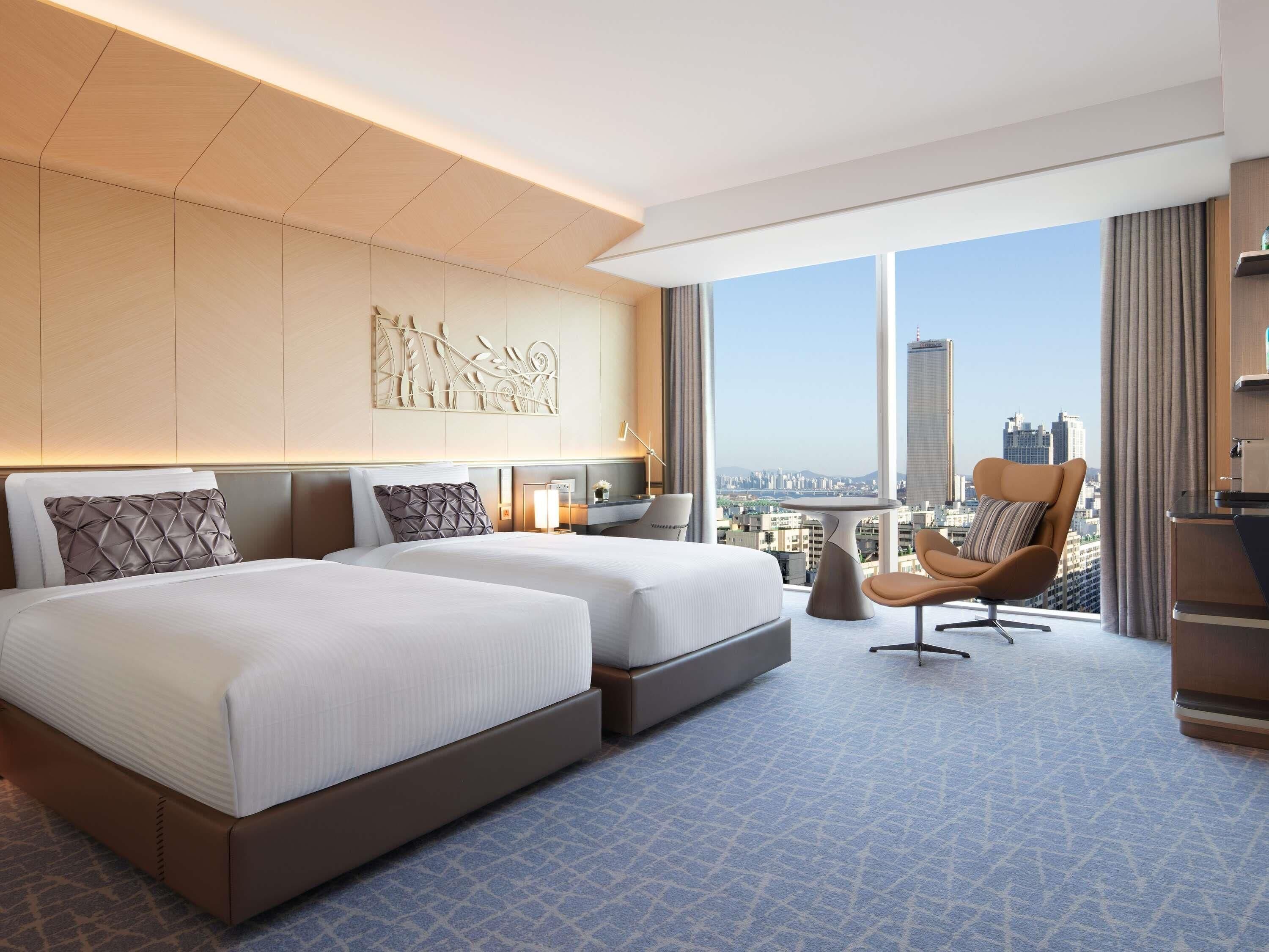 Deluxe Room, 2 Single Beds | Down duvets, minibar, in-room safe, desk