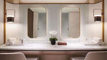 Couples treatment rooms, body treatments, hydrotherapy, aromatherapy