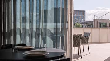 One Bedroom King Terrace Apartment | Terrace/patio