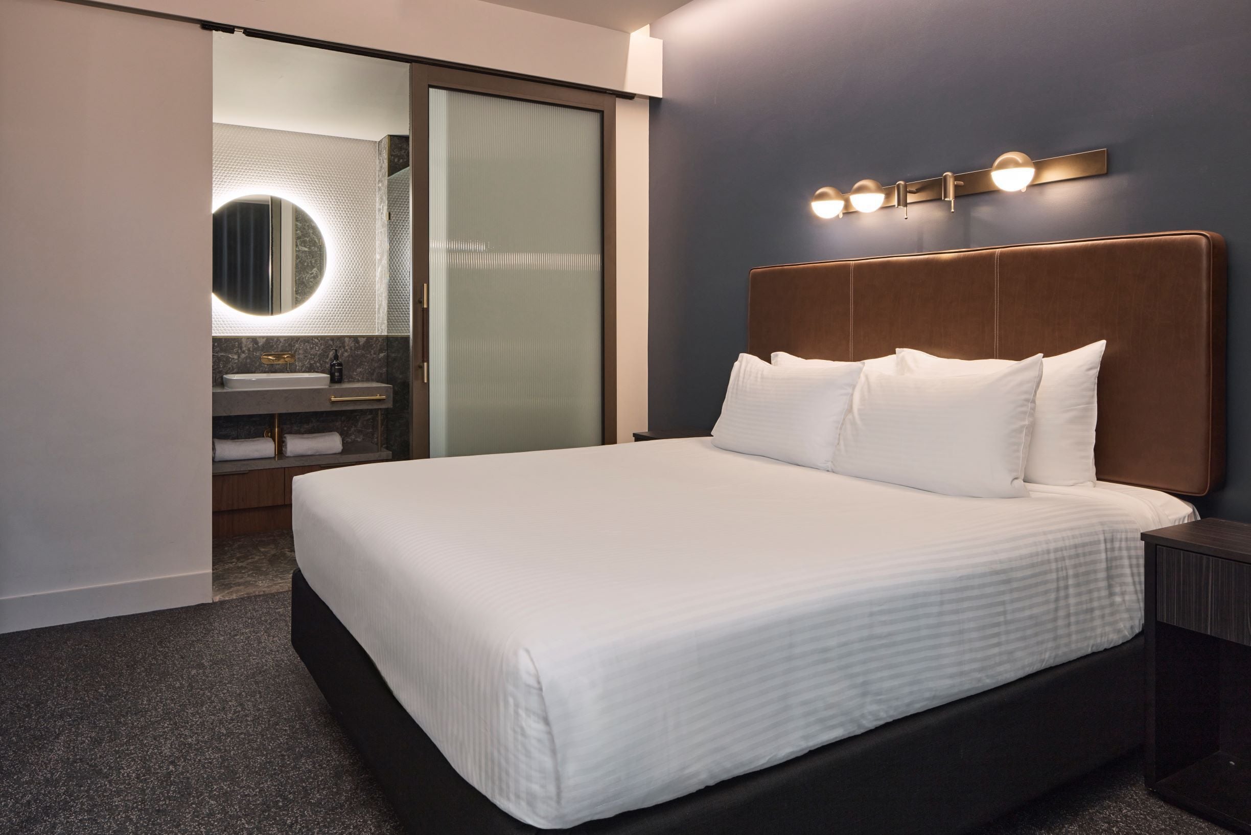 deluxe two bedroom king apartment | 1 bedroom, minibar, in-room safe, desk