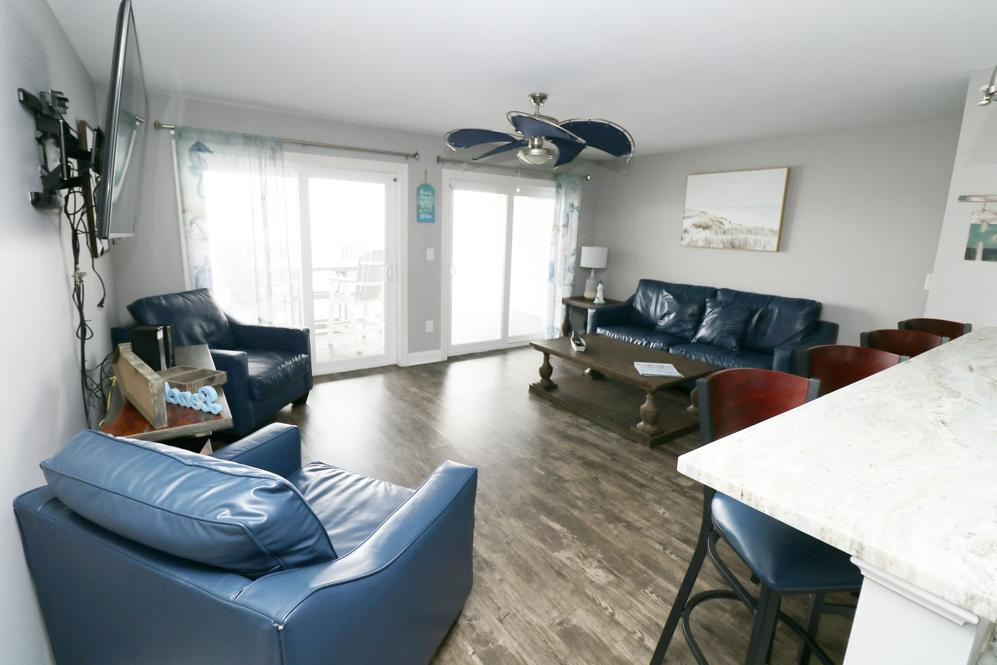 4 Bed / 3 Bath - 1 Mile to Downtown, Perfect for your Island Getaway