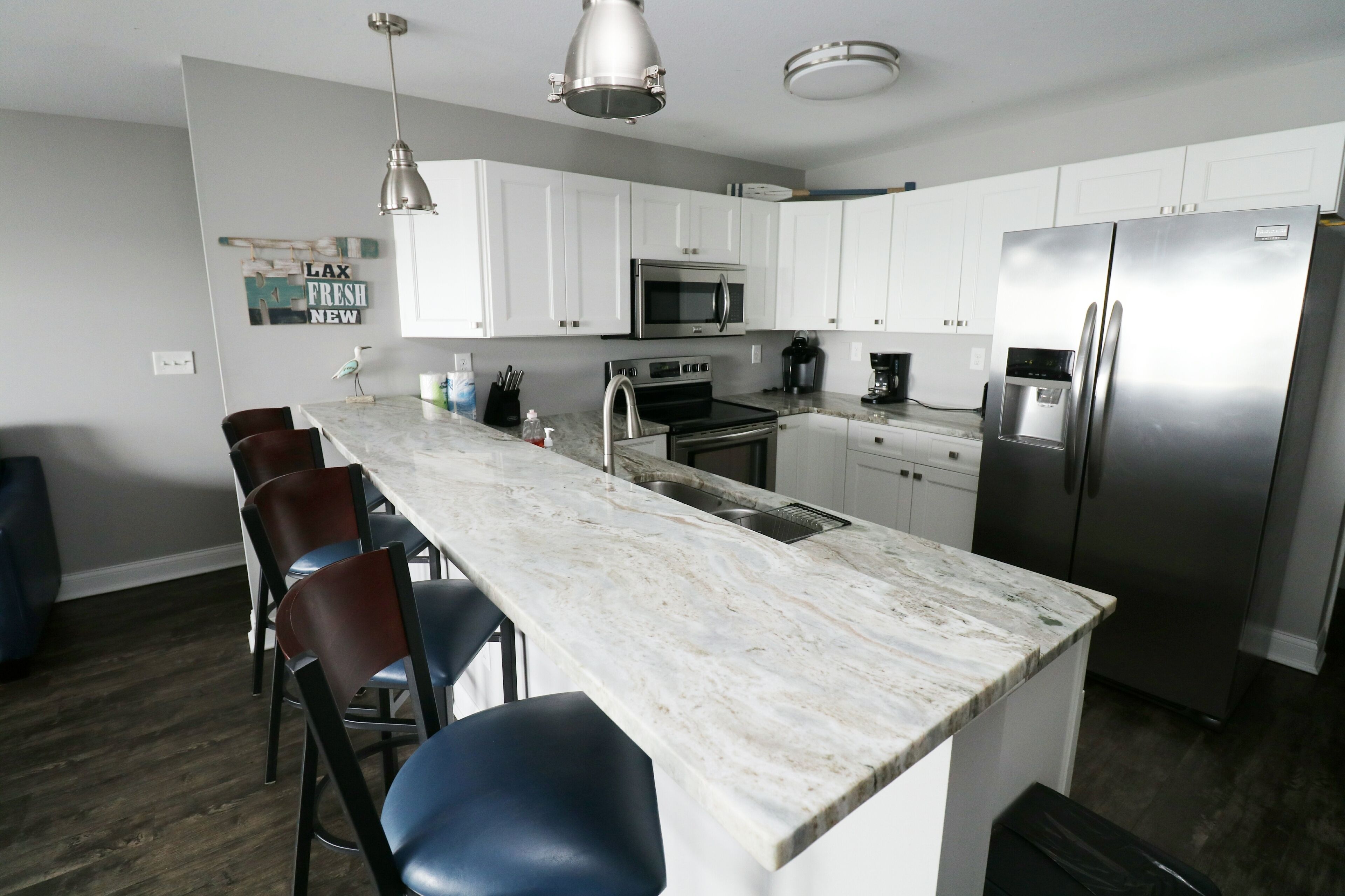 4 Bed / 3 Bath - 1 Mile to Downtown, Perfect for your Island Getaway